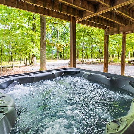 Modern W Fire Pit Deck, Grill & Hot Tub Βίλα Berkeley Springs Εξωτερικό φωτογραφία