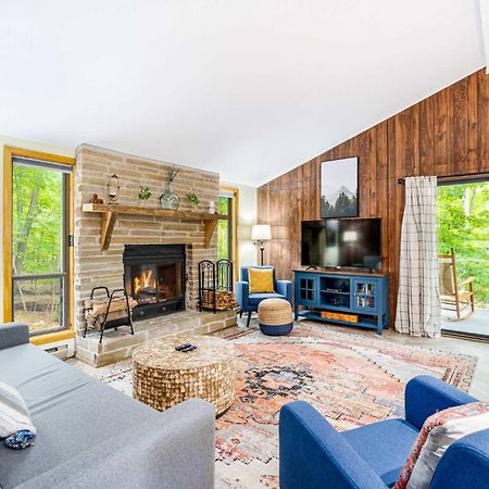 Modern W Fire Pit Deck, Grill & Hot Tub Βίλα Berkeley Springs Εξωτερικό φωτογραφία