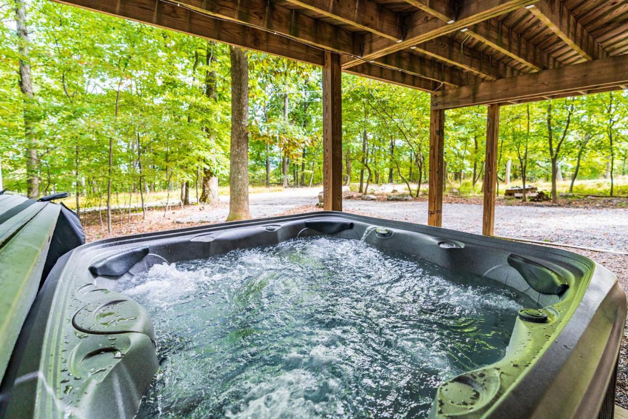 Modern W Fire Pit Deck, Grill & Hot Tub Βίλα Berkeley Springs Εξωτερικό φωτογραφία