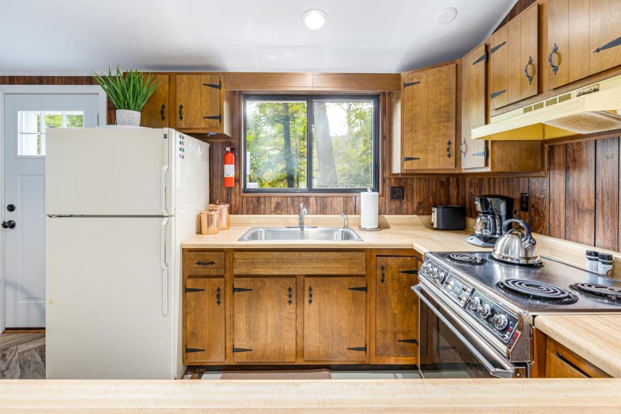 Modern W Fire Pit Deck, Grill & Hot Tub Βίλα Berkeley Springs Εξωτερικό φωτογραφία