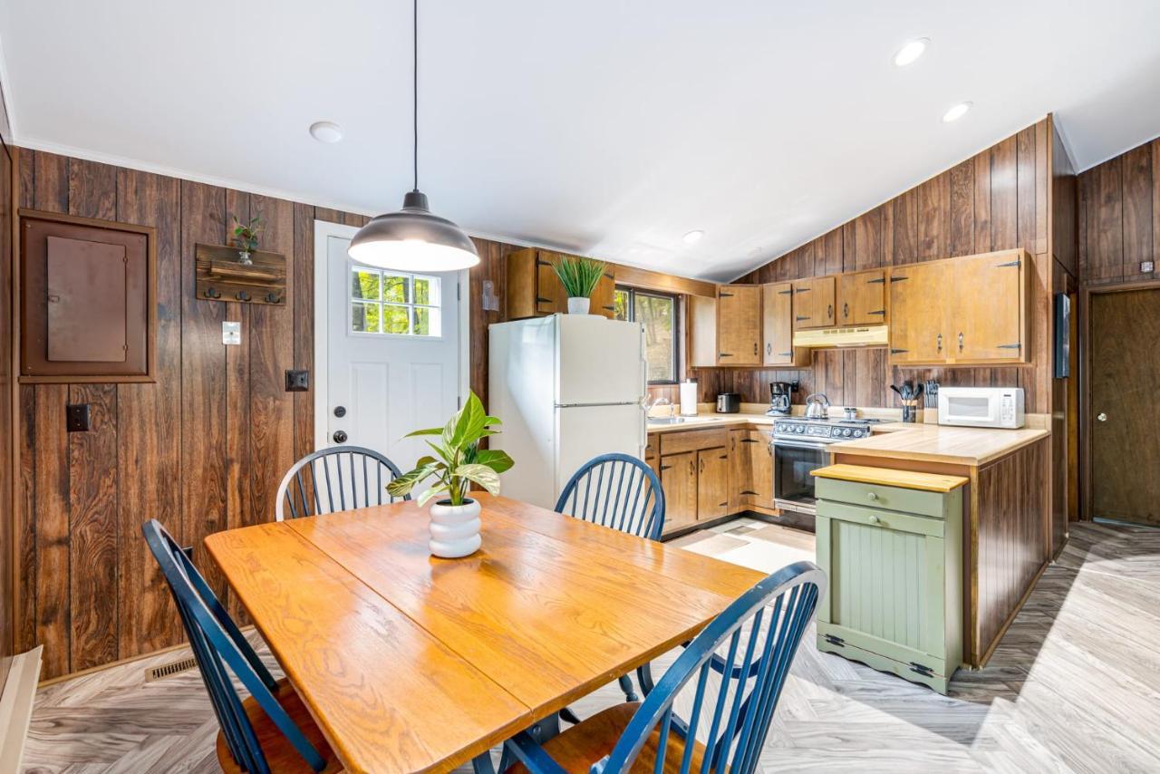 Modern W Fire Pit Deck, Grill & Hot Tub Βίλα Berkeley Springs Εξωτερικό φωτογραφία