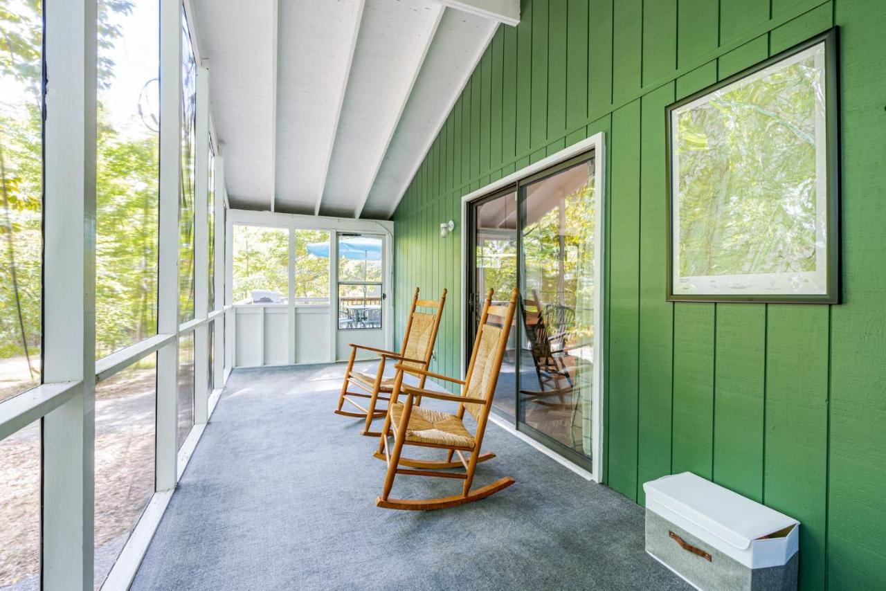 Modern W Fire Pit Deck, Grill & Hot Tub Βίλα Berkeley Springs Εξωτερικό φωτογραφία