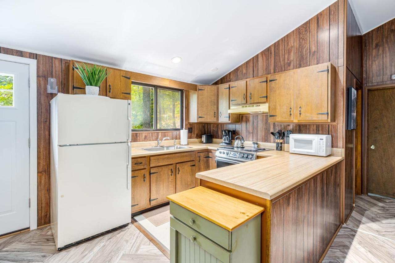Modern W Fire Pit Deck, Grill & Hot Tub Βίλα Berkeley Springs Εξωτερικό φωτογραφία