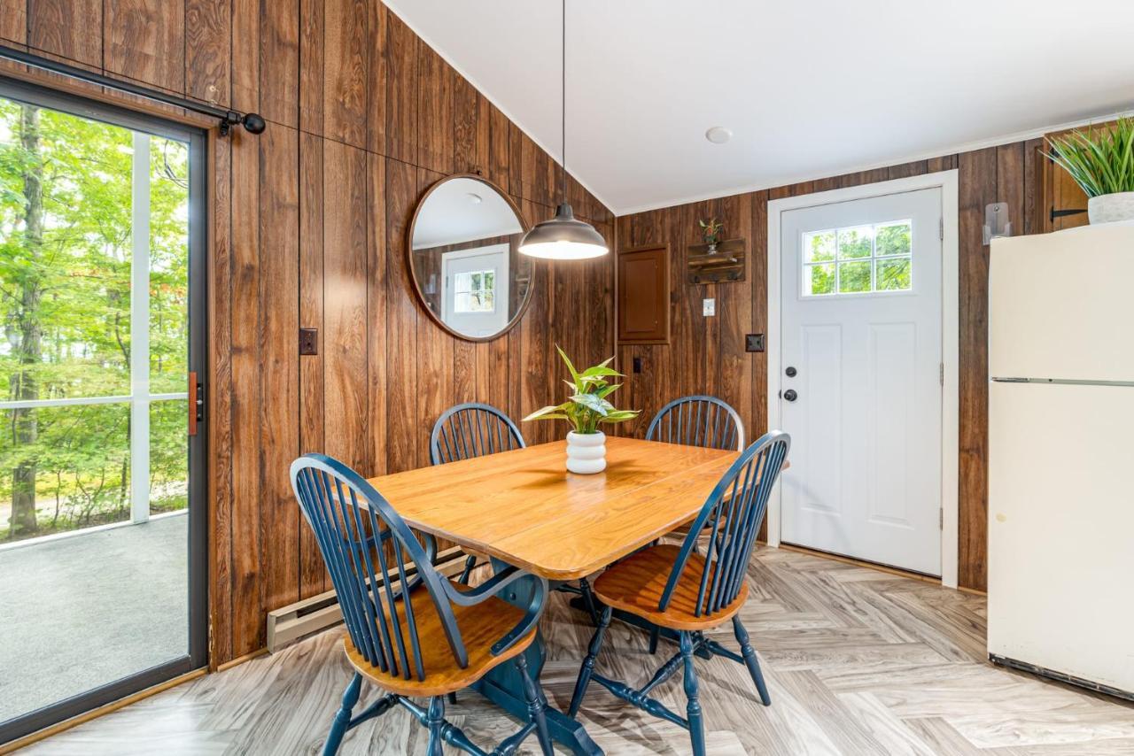 Modern W Fire Pit Deck, Grill & Hot Tub Βίλα Berkeley Springs Εξωτερικό φωτογραφία