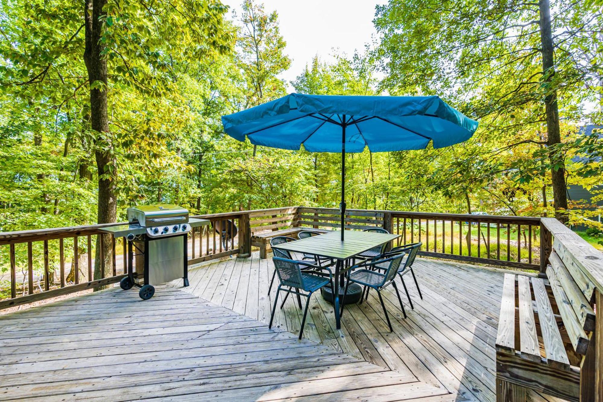 Modern W Fire Pit Deck, Grill & Hot Tub Βίλα Berkeley Springs Εξωτερικό φωτογραφία